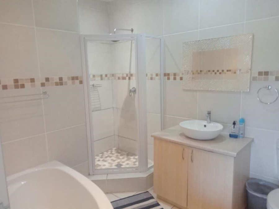 5 Bedroom Property for Sale in Paradise Beach Eastern Cape